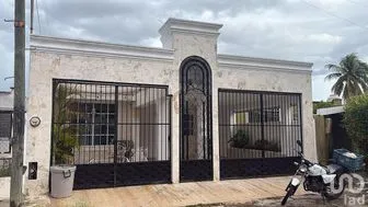 NEX-288110 - Casa en Venta, con 3 recamaras, con 2 baños, con 225.74 m2 de construcción en Residencial Pensiones V, CP 97217, Yucatán.