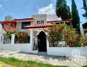 NEX-200639 - Casa en Venta, con 4 recamaras, con 2 baños, con 322 m2 de construcción en Jardines de Satélite, CP 53129, Estado De México.
