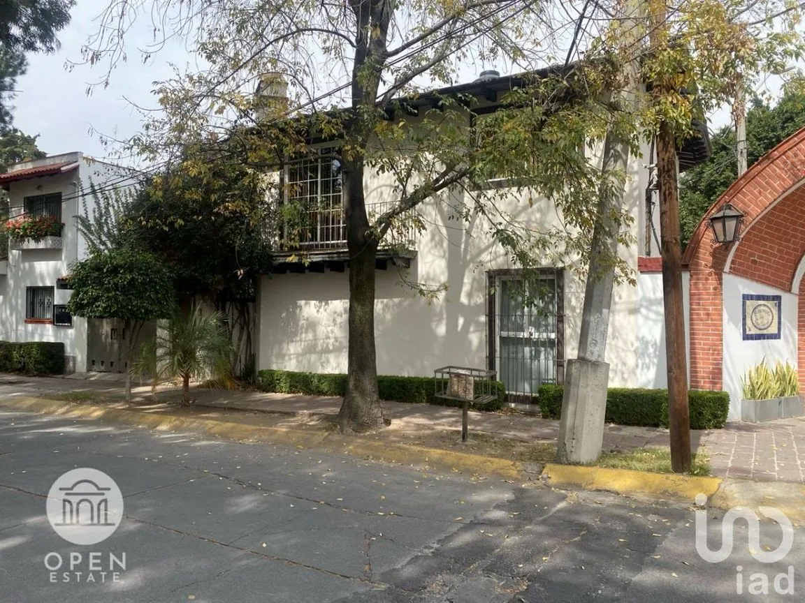 Casa en Venta en Las Arboledas, Tlalnepantla de Baz, Estado De México | NEX-202411 | iad México | Foto 2 de 27