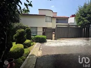 NEX-270414 - Casa en Venta, con 3 recamaras, con 4 baños, con 350 m2 de construcción en Chiluca, CP 52930, Estado de México.