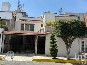 NEX-274601 - Casa en Venta, con 5 recamaras, con 3 baños, con 268 m2 de construcción en Jardines de San Mateo, CP 53240, Estado de México.