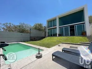 NEX-297673 - Casa en Venta, con 3 recamaras, con 2 baños, con 205 m2 de construcción.