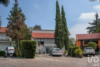 NEX-239928 - Casa en Venta, con 4 recamaras, con 3 baños, con 550 m2 de construcción.