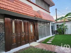 NEX-239222 - Casa en Renta, con 3 recamaras, con 2 baños, con 200 m2 de construcción en Héroes de Churubusco, CP 09090, Ciudad de México.