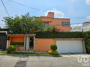NEX-261164 - Casa en Venta, con 3 recamaras, con 3 baños, con 395 m2 de construcción en Lomas de Tecamachalco Sección Cumbres, CP 52780, México.
