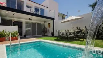 NEX-191000 - Casa en Renta, con 3 recamaras, con 3 baños, con 250 m2 de construcción.