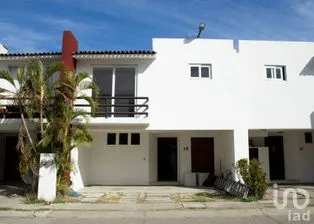 NEX-285576 - Casa en Venta, con 3 recamaras, con 3 baños, con 177 m2 de construcción en Albatros, CP 48315, Jalisco.