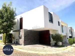 NEX-209199 - Casa en Renta, con 2 recamaras, con 2 baños en Lomas de Angelópolis, CP 72830, Puebla.