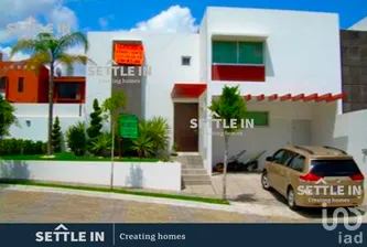 NEX-266749 - Casa en Venta, con 4 recamaras, con 4 baños, con 285 m2 de construcción.