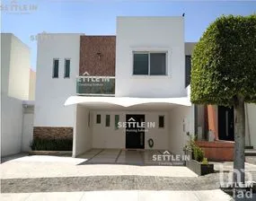 NEX-266759 - Casa en Renta, con 3 recamaras, con 4 baños.