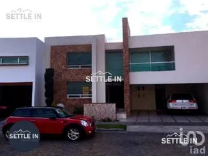 NEX-266779 - Casa en Venta, con 3 recamaras, con 3 baños, con 365 m2 de construcción.