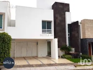 NEX-266795 - Casa en Venta, con 3 recamaras, con 3 baños, con 247 m2 de construcción.