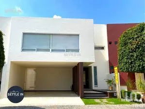 NEX-266817 - Casa en Venta, con 3 recamaras, con 3 baños, con 300 m2 de construcción.