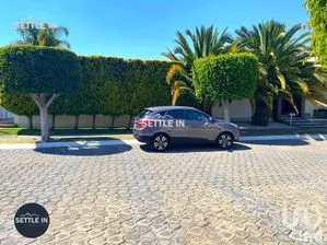 NEX-266827 - Casa en Venta, con 3 recamaras, con 4 baños, con 400 m2 de construcción.