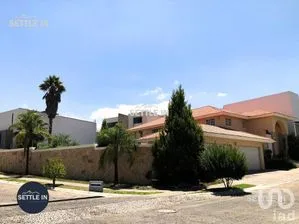 NEX-266862 - Casa en Venta, con 3 recamaras, con 3 baños, con 568 m2 de construcción.