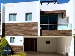 NEX-266877 - Casa en Venta, con 3 recamaras, con 3 baños.