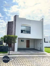 NEX-266891 - Casa en Renta, con 4 recamaras, con 4 baños.