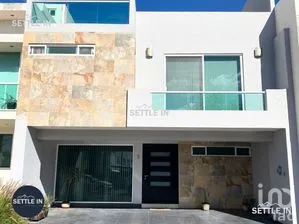 NEX-267317 - Casa en Renta, con 4 recamaras, con 4 baños, con 200 m2 de construcción.