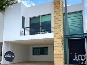 NEX-267638 - Casa en Renta, con 3 recamaras, con 3 baños, con 272.93 m2 de construcción.