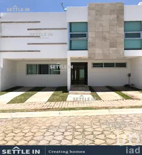 NEX-267666 - Casa en Renta, con 3 recamaras, con 3 baños, con 220 m2 de construcción.