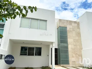 NEX-267691 - Casa en Renta, con 3 recamaras, con 3 baños, con 220 m2 de construcción.