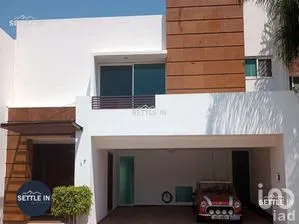 NEX-267721 - Casa en Venta, con 4 recamaras, con 3 baños, con 360 m2 de construcción.