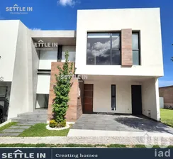 NEX-267735 - Casa en Renta, con 3 recamaras, con 3 baños, con 270 m2 de construcción.