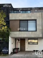 NEX-270621 - Casa en Renta, con 5 recamaras, con 3 baños, con 287 m2 de construcción.