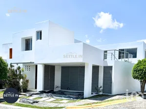 NEX-273459 - Casa en Renta, con 4 recamaras, con 4 baños, con 230 m2 de construcción.