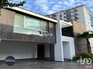 NEX-274555 - Casa en Renta, con 3 recamaras, con 4 baños, con 276 m2 de construcción.