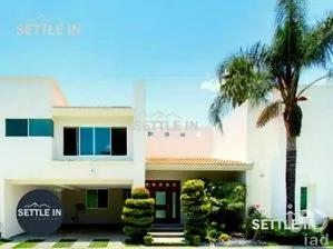 NEX-274560 - Casa en Renta, con 3 recamaras, con 3 baños, con 355 m2 de construcción.