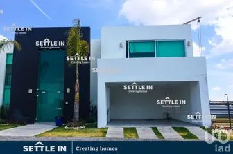 NEX-274574 - Casa en Venta, con 3 recamaras, con 3 baños, con 375 m2 de construcción.