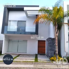 NEX-274581 - Casa en Venta, con 3 recamaras, con 2 baños.