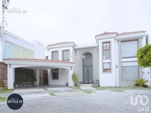 NEX-274597 - Casa en Renta, con 4 recamaras, con 4 baños, con 510 m2 de construcción.