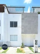 NEX-275205 - Casa en Venta, con 3 recamaras, con 3 baños, con 122 m2 de construcción.