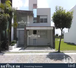 NEX-276450 - Casa en Renta, con 4 recamaras, con 5 baños.