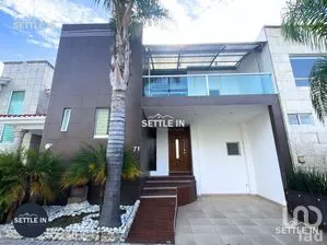 NEX-276513 - Casa en Renta, con 3 recamaras, con 2 baños, con 180 m2 de construcción.