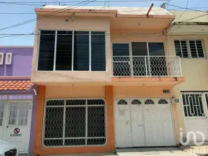 NEX-96908 - Casa en Venta, con 3 recamaras, con 3 baños, con 160 m2 de construcción en Tuxtla Gutiérrez Centro, CP 29000, Chiapas.