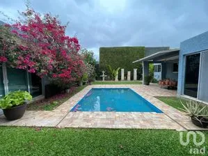 NEX-230055 - Casa en Venta, con 4 recamaras, con 4 baños, con 577 m2 de construcción en Villas Del Sol, CP 97118, Yucatán.