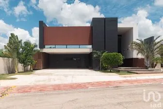 NEX-282319 - Casa en Venta, con 6 recamaras, con 7 baños, con 571.84 m2 de construcción en Montebello, CP 97113, Yucatán.