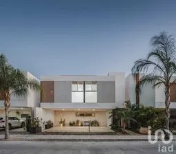 NEX-284773 - Casa en Venta, con 4 recamaras, con 4 baños, con 350 m2 de construcción en Xcanatún, CP 97302, Yucatán.