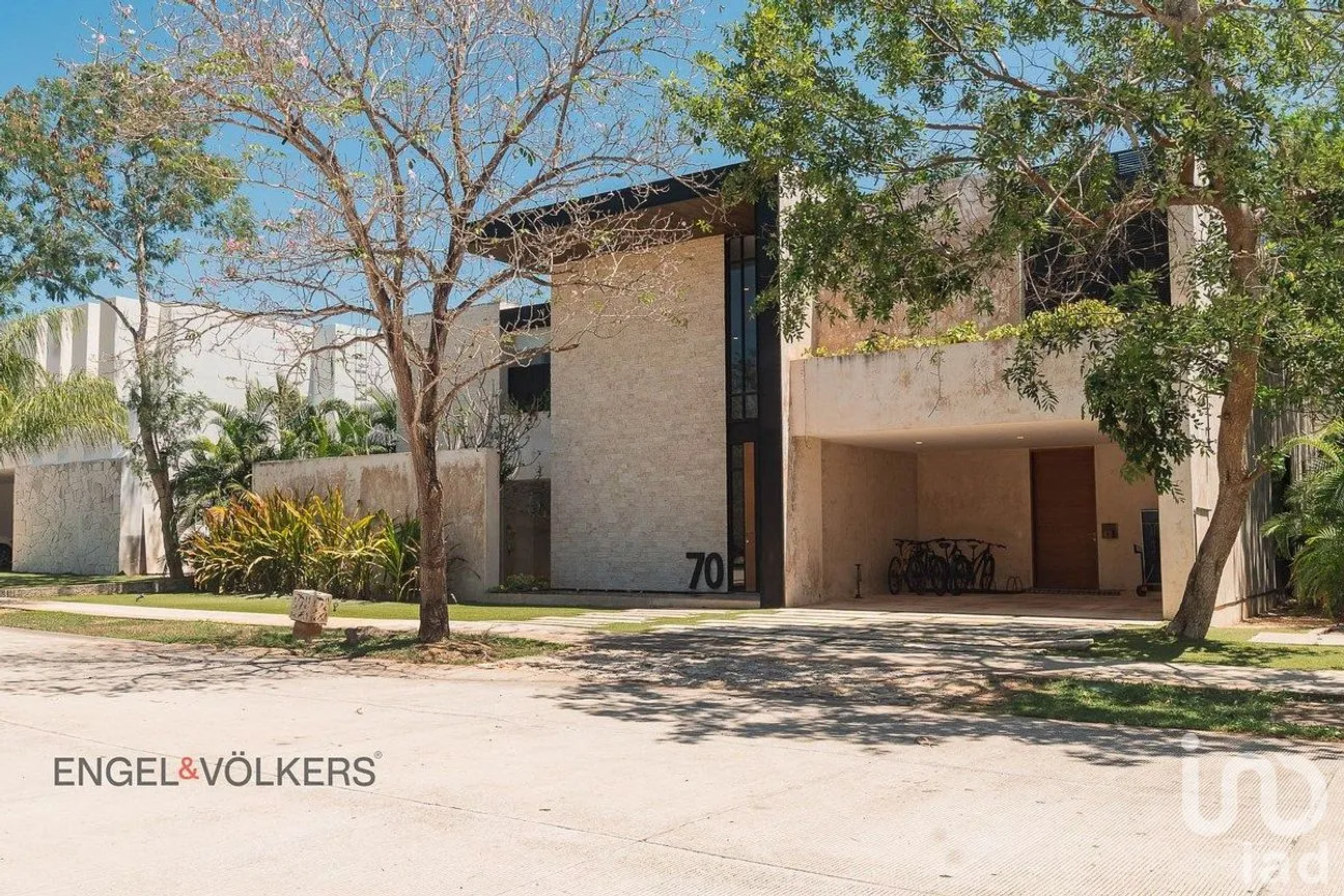 Casa en Venta en Yucatán Country Club, Mérida, Yucatán | NEX-289148 | iad México | Foto 2 de 49