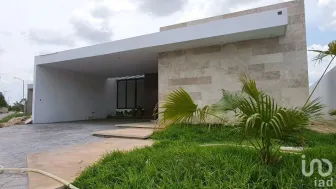 NEX-97751 - Casa en Venta, con 3 recamaras, con 3 baños, con 225 m2 de construcción en Chichi Suárez, CP 97306, Yucatán.