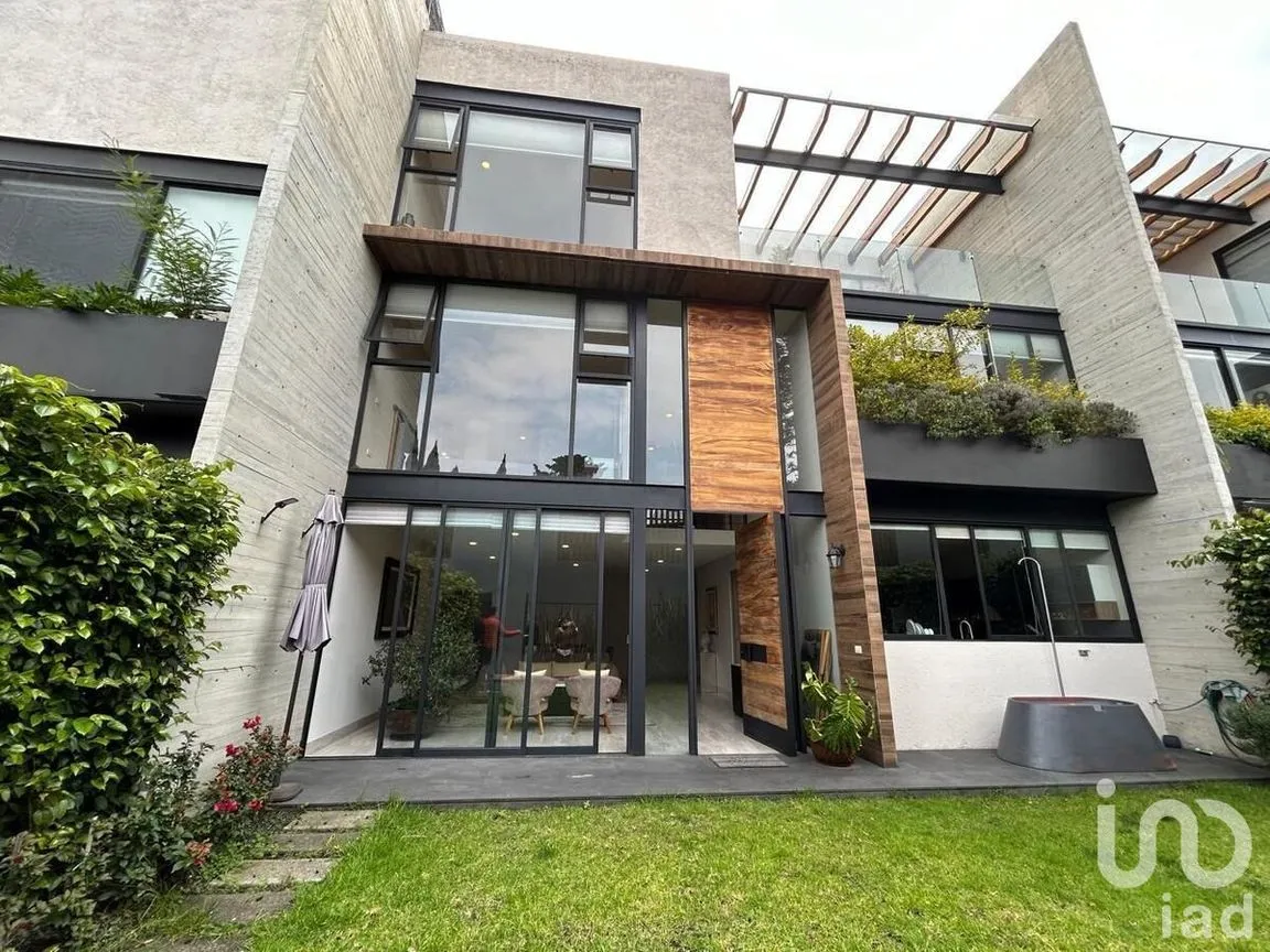 Casa en Venta en Lomas Quebradas, La Magdalena Contreras, Ciudad de México | NEX-228219 | iad México | Foto 1 de 48