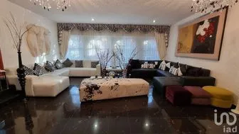 NEX-290246 - Casa en Renta, con 5 recamaras, con 5 baños, con 1097 m2 de construcción en Jardines del Pedregal, CP 01900, Ciudad de México.