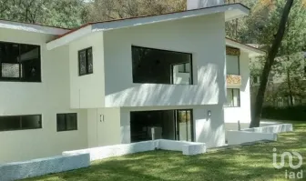 NEX-111740 - Casa en Renta, con 3 recamaras, con 3 baños, con 471 m2 de construcción en Club de Golf Valle Escondido, CP 52937, México.