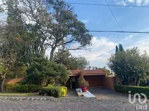 NEX-199647 - Casa en Renta, con 4 recamaras, con 5 baños, con 1293 m2 de construcción en Ahuatepec, CP 62300, Morelos.