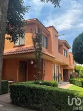 NEX-200730 - Casa en Venta, con 4 recamaras, con 2 baños, con 200 m2 de construcción.