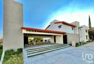 NEX-209579 - Casa en Venta, con 3 recamaras, con 3 baños, con 596 m2 de construcción en Villantigua, CP 78214, San Luis Potosí.