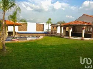 NEX-211038 - Casa en Renta, con 5 recamaras, con 6 baños, con 360 m2 de construcción.